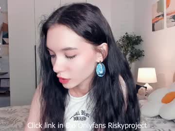 girl
        riskyproject cam image #4663824