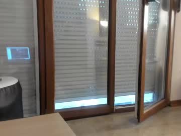 girl
        hotel77777 cam image #1157183