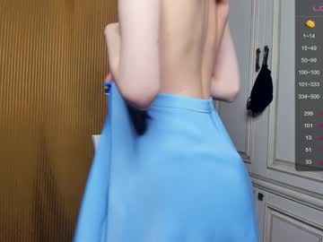 girl
        happiness_call cam image #1616357