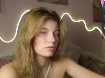 girl
        victoriabeverly cam image #3974346