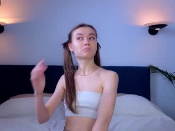 girl
        lil_babe_ cam image #1879355