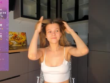 girl
        sloanesharp cam image #2938563