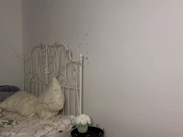 girl
        foxxx_tail cam image #4244259