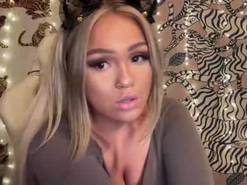 girl
        ari_02 cam image #1613370