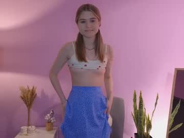 girl
        alisia_spinnet cam image #2021457