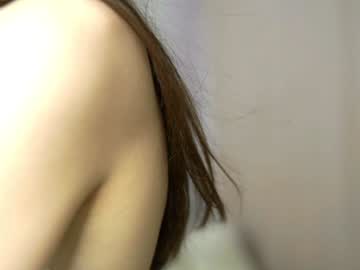 girl
        peek_in_my_window cam image #2991143