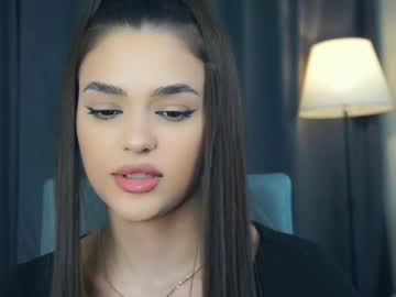 girl
        zarabeamer cam image #4532298