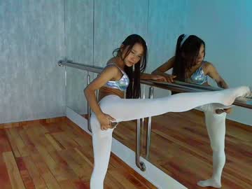 girl
        marce_algara cam image #3706302