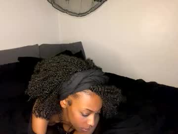 girl
        trixie_luv cam image #4506420
