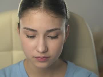 girl
        sunn_beamm cam image #4188133