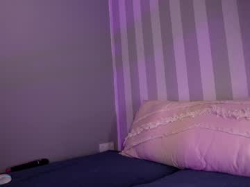 girl
        littlee33 cam image #4566048