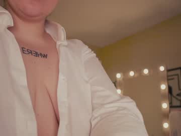 girl
        chery_lady22 cam image #3165192