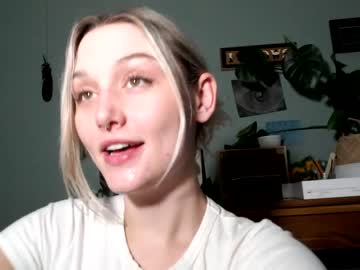 girl
        malthevalleyqueen cam image #1397916