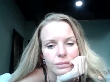 girl
        carinablair777 cam image #3089544