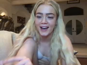 girl
        alissahuntsmann cam image #4147285