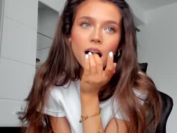 girl
        isia_slay cam image #490393