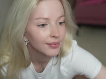 girl
        my_stella cam image #4388010