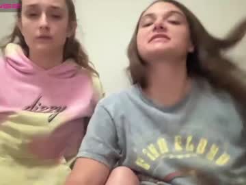 girl
        tanawaters cam image #1153555