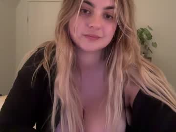 girl
        lovelyluna99 cam image #3936229
