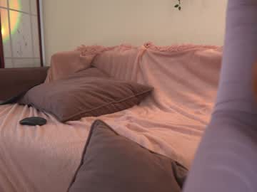 girl
        iara_mi cam image #3258117