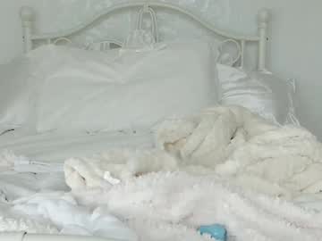 girl
        littlegreekflower cam image #4029657