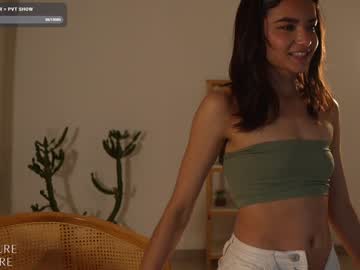girl
        ellelure_ cam image #4044237