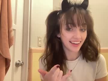 girl
        laceyflowers cam image #1971469
