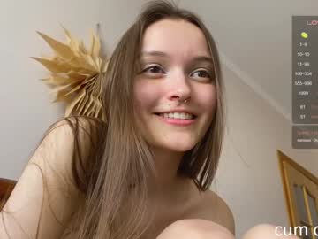 girl
        existencee cam image #2888558