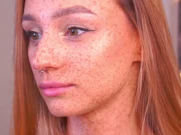 girl
        artease cam image #361567