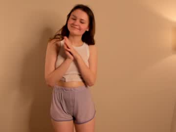 girl
        winniewest_ cam image #959593