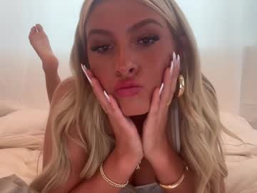 girl
        gabbyandrsn cam image #3298027