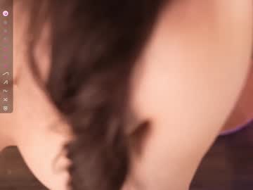 girl
        lau__1 cam image #4058975