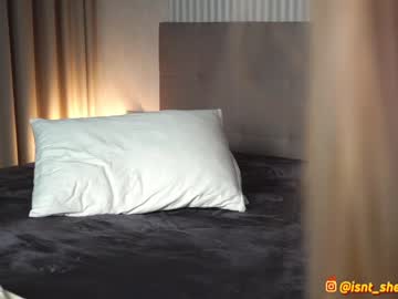 girl
        gold_blond cam image #3859415