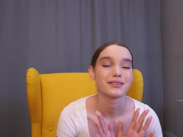 girl
        harrieteasley cam image #3578411
