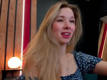 girl
        milablush cam image #2199486