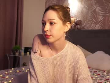 girl
        meow_meow_mia cam image #3854683