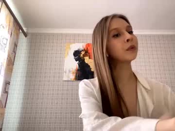 girl
        kendrafleek cam image #4372529