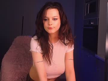girl
        lorienn cam image #1925206