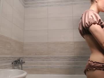 girl
        lily_life cam image #1377731