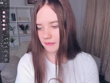 girl
        kristi_zenn cam image #2105778