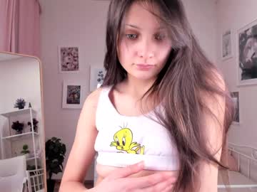 girl
        chloe_holzmann cam image #76301