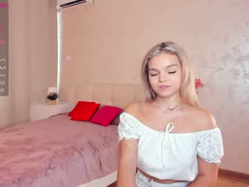 girl
        kathleenstevenson cam image #1407446