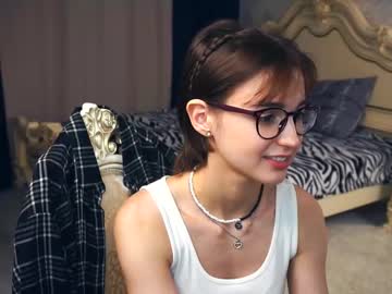 girl
        udelegorbett cam image #4070482