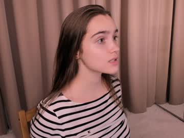 girl
        dominogoulder cam image #3712301
