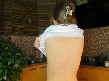 girl
        udelaborom cam image #2497260