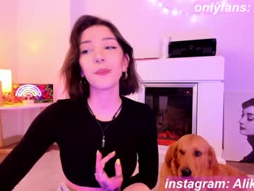 girl
        thecosmicgirl cam image #461948