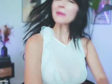 girl
        katdreams cam image #1616212