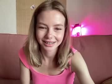girl
        elli_harmon cam image #1166098