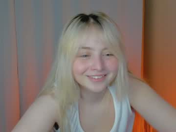 girl
        shy_blondiee cam image #550415