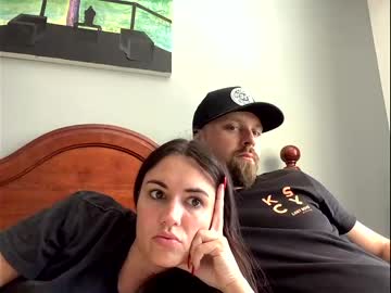 couple
        mickyandbella cam image #618102